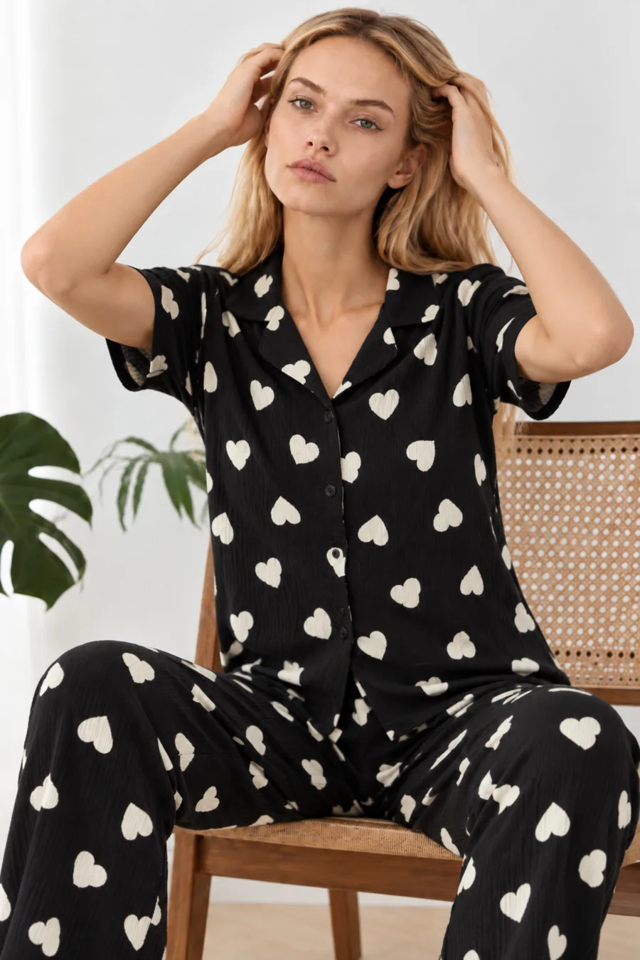 Kadın Kalpli Kısa Kollu Siyah Pijama Takımı 4825