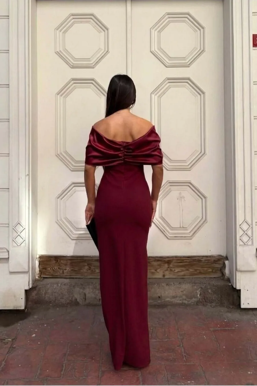 Esnek Abiye Kumaş Carmen Yaka Yırtmaçlı Elbise Saten