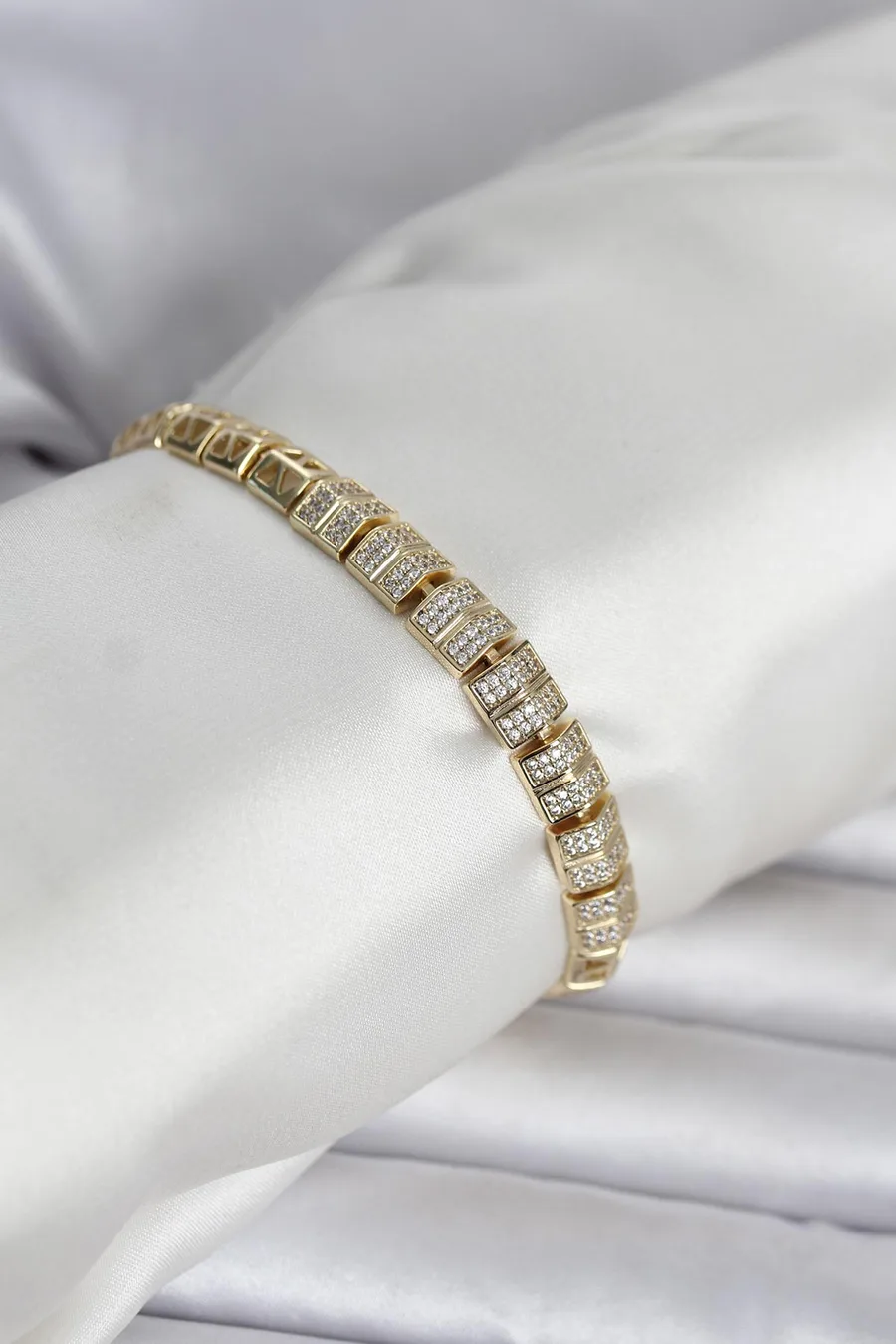 Xuping Zirkon Taşlı Gold Renk Kadın Bileklik