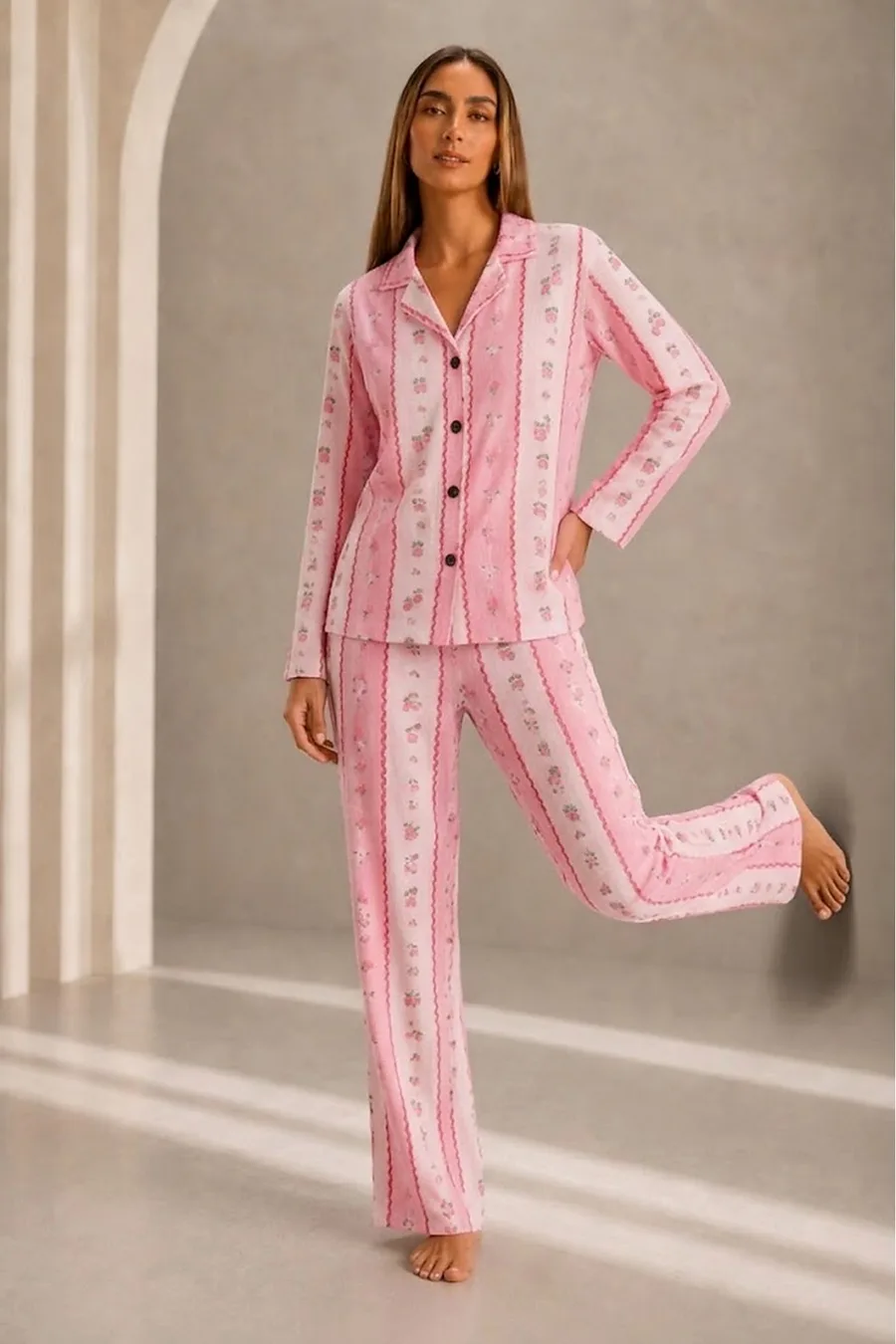 Kadın Önden Düğmeli Uzun Kollu Alt Üst Pembe Pijama Takımı