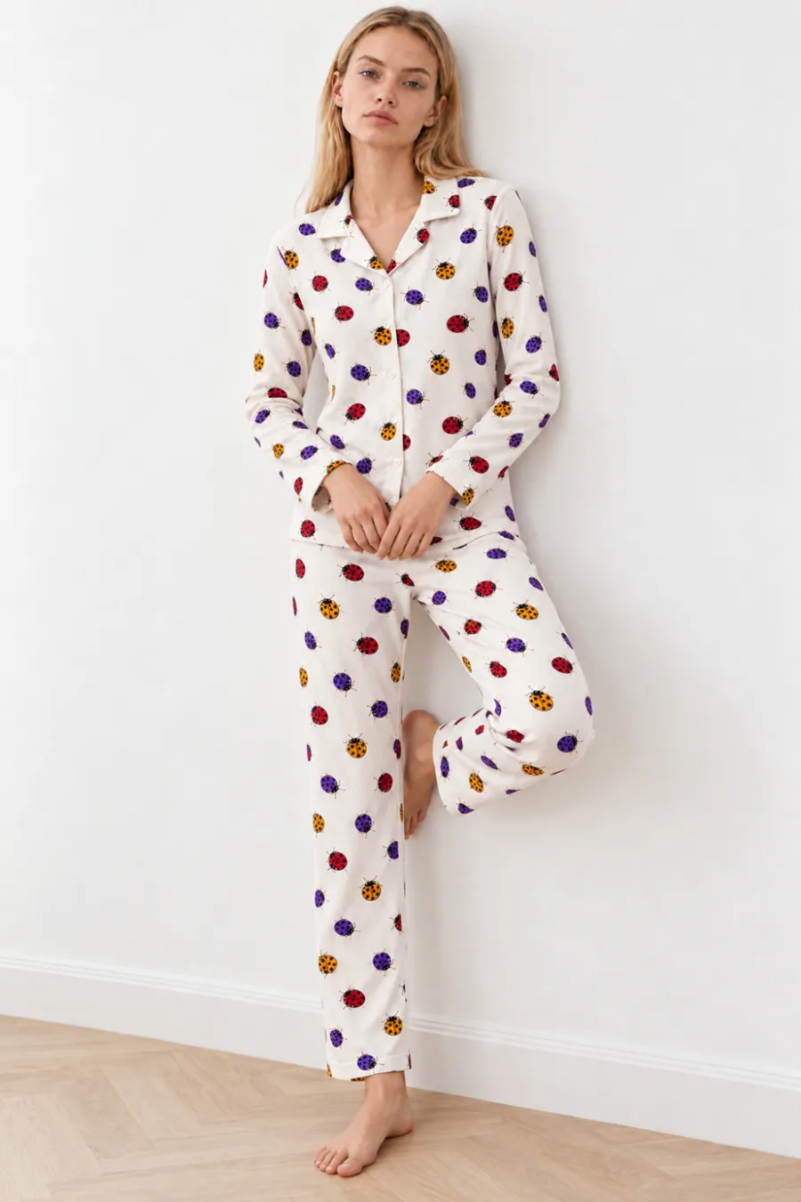 Kadın Uğur Böcekli Gömlek Yaka Beyaz Pijama Takımı 4827