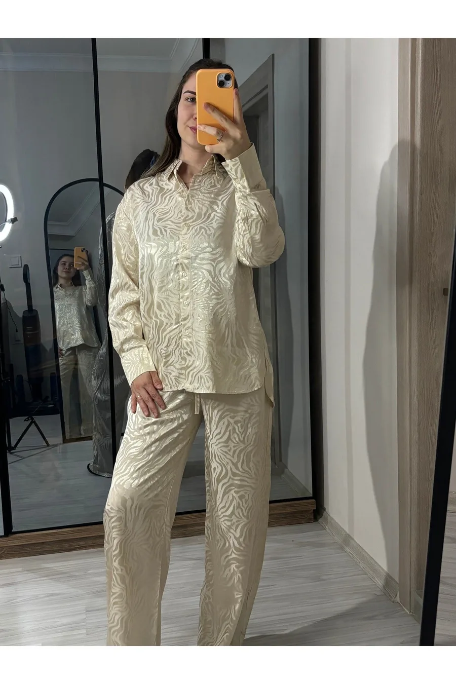 Kadın Ekru Saten Jakarlı Bol Paça Pantolon Gömlek İkili Takım