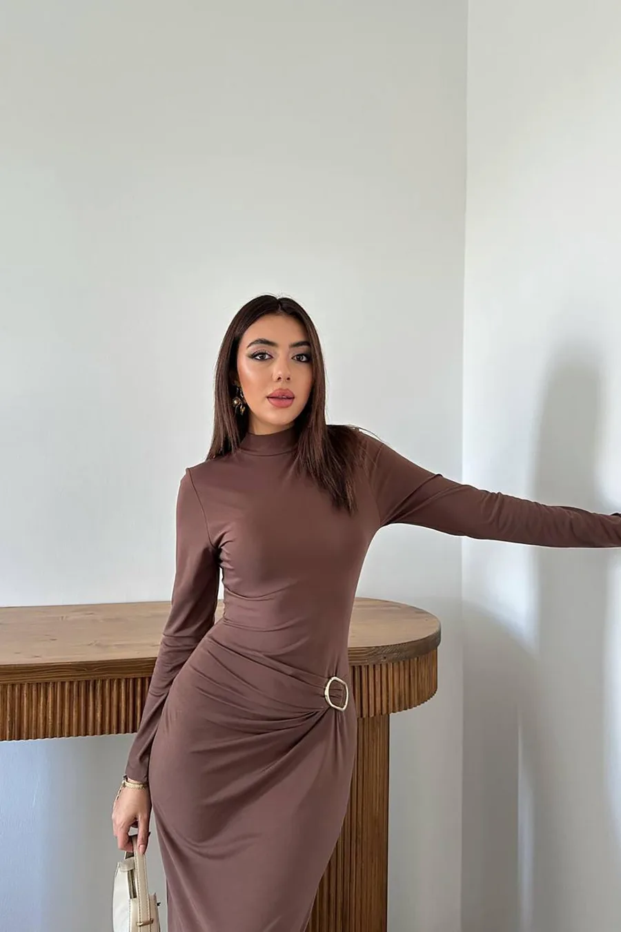 Kahverengi Beli Tokalı Elbise