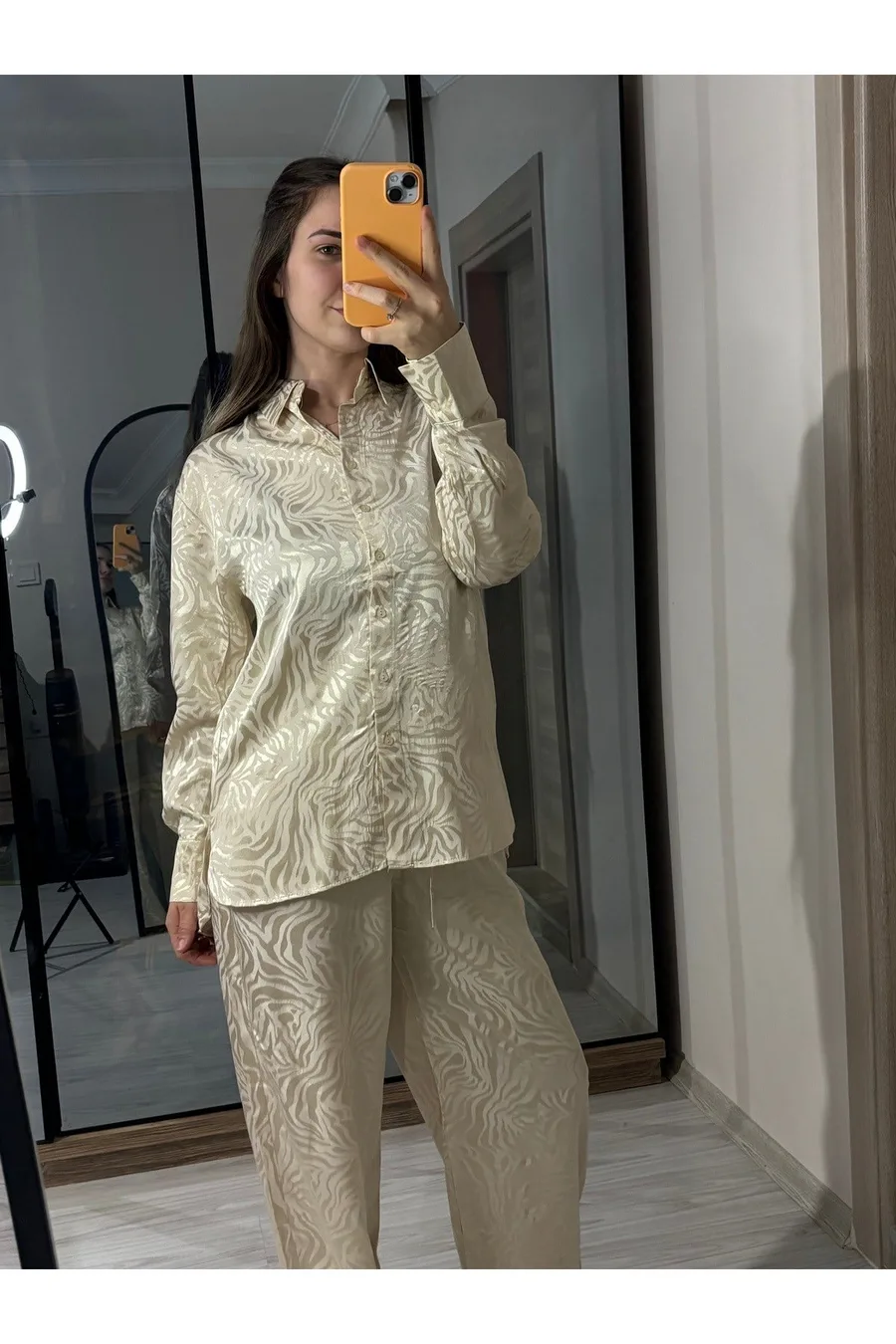 Kadın Ekru Saten Jakarlı Bol Paça Pantolon Gömlek İkili Takım