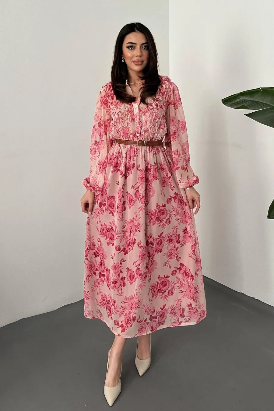 Pembe Biye Detaylı Elbise