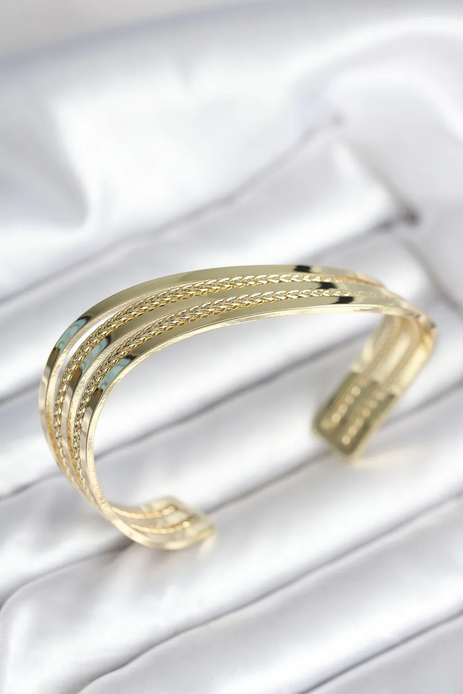 Eğik Şerit Model Gold Renk Pirinç Kadın Bileklik