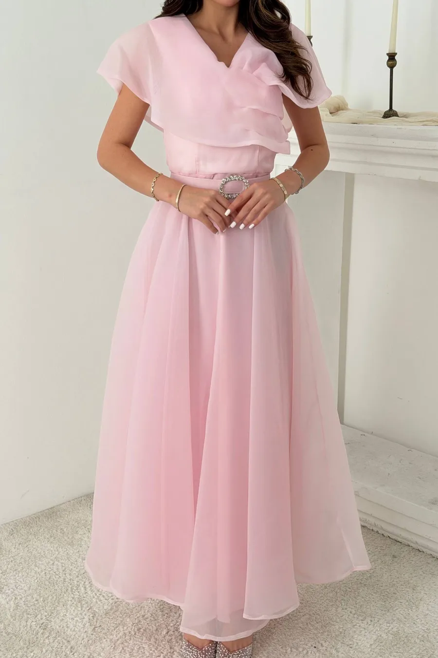 Pembe Pelerin Detaylı Organze Elbise