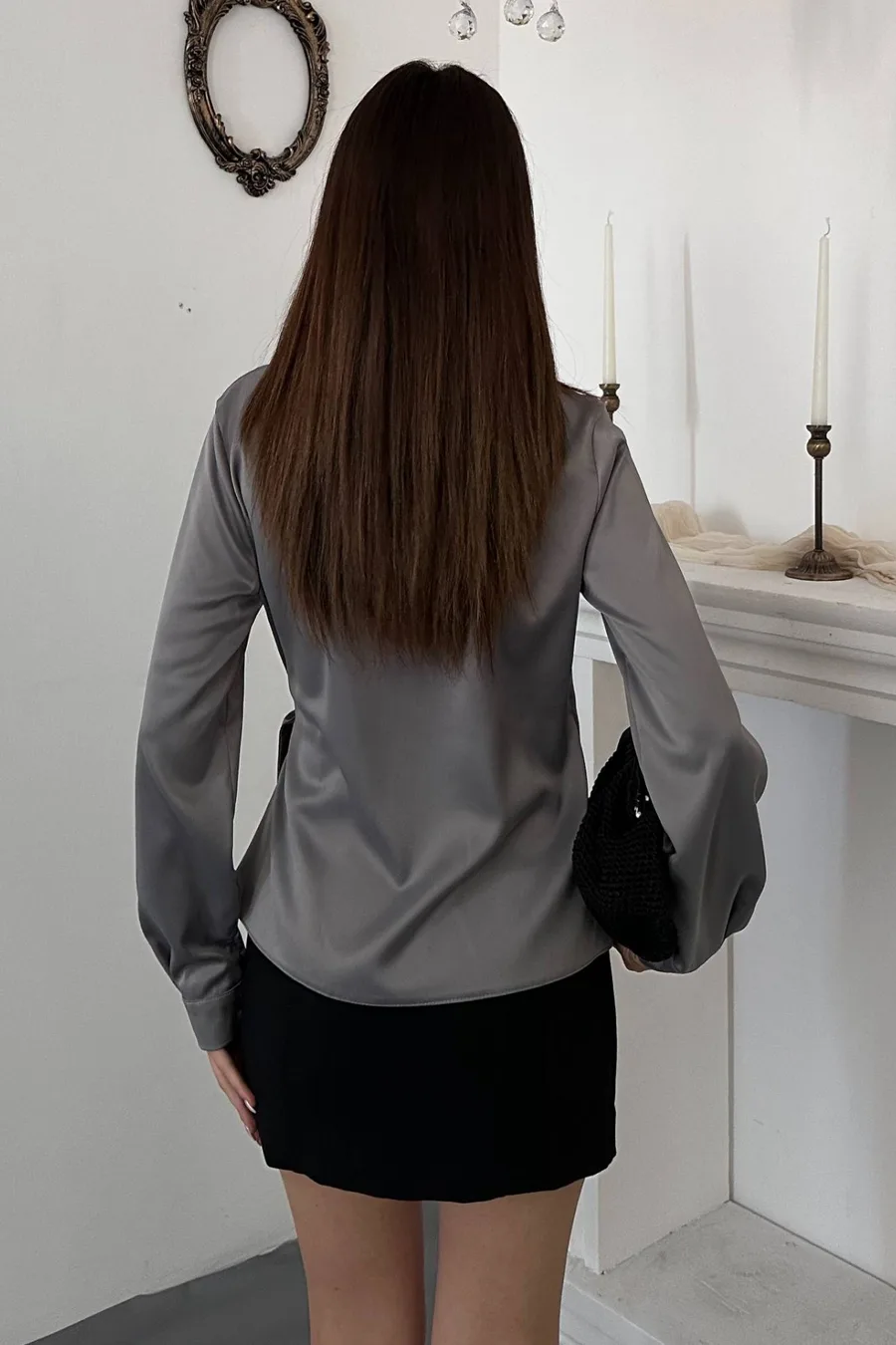 Gri Düğme Detaylı Saten Bluz