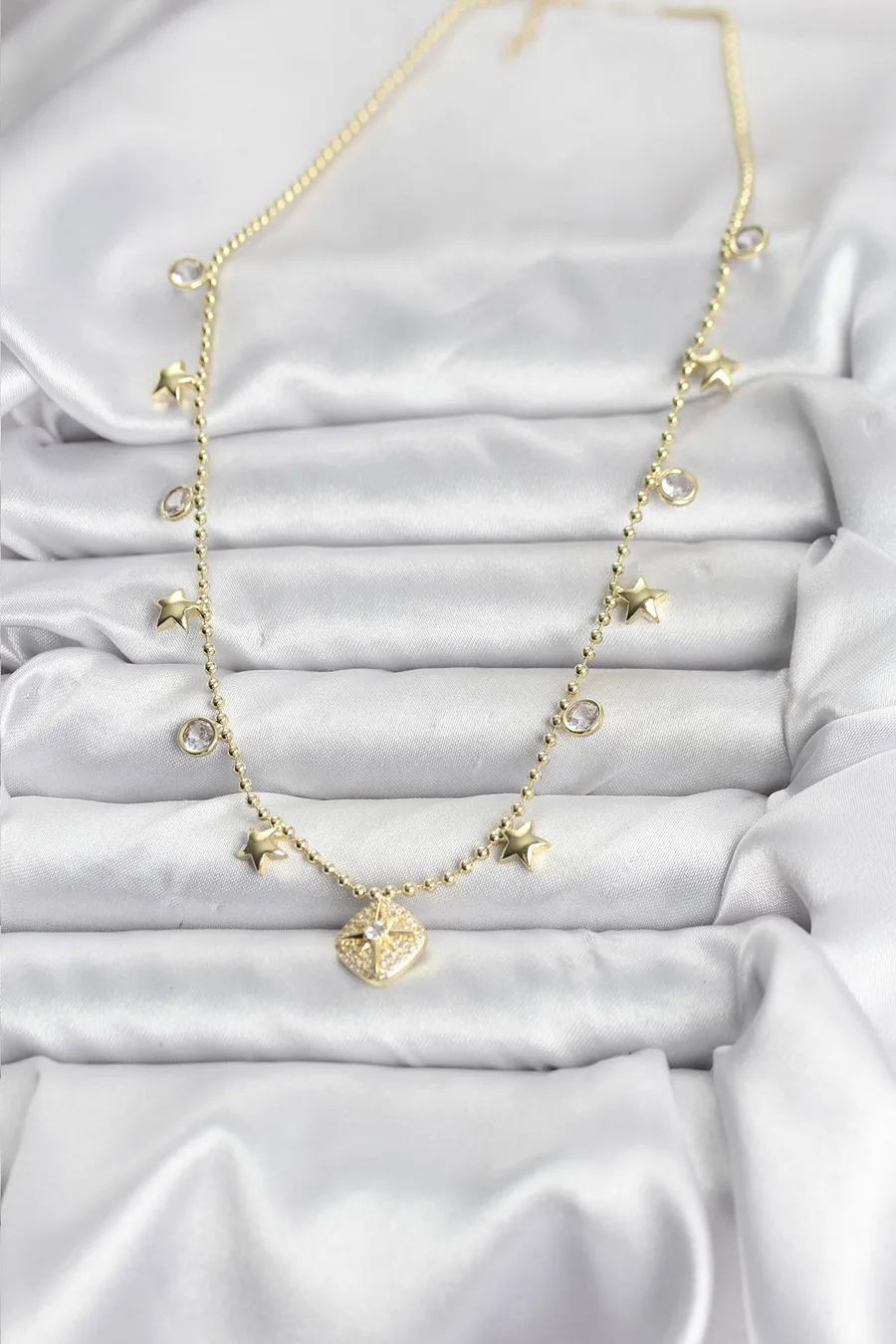 Pirinç Gold Renk Zirkon Taşlı Kutup Yıldızı Model Kadın Kolye