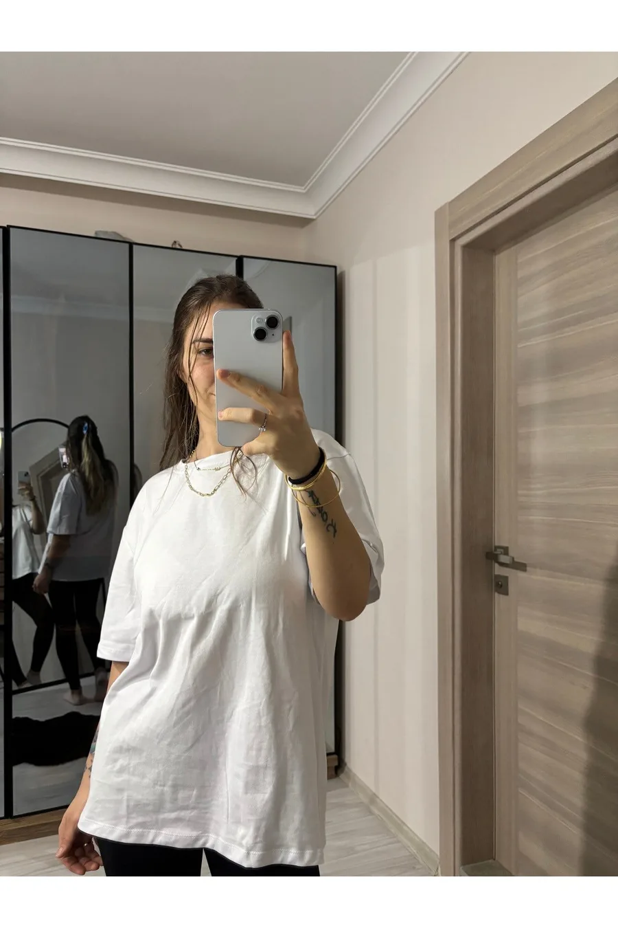 Beyaz Sıfır Yaka Oversize Basic Tişört