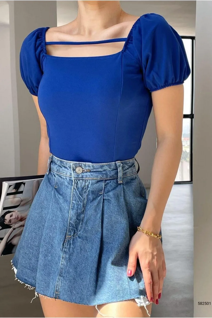 Krep Yaka Bluz Kare Kumaş Askılı