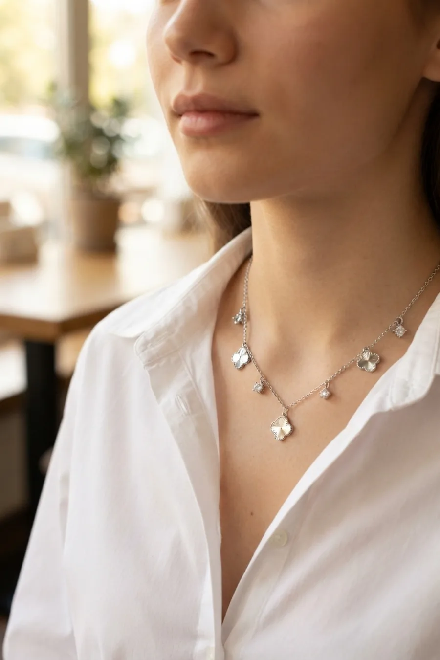 Pirinç Gümüş Renk Zirkon Taşlı Yonca Model Kadın Kolye