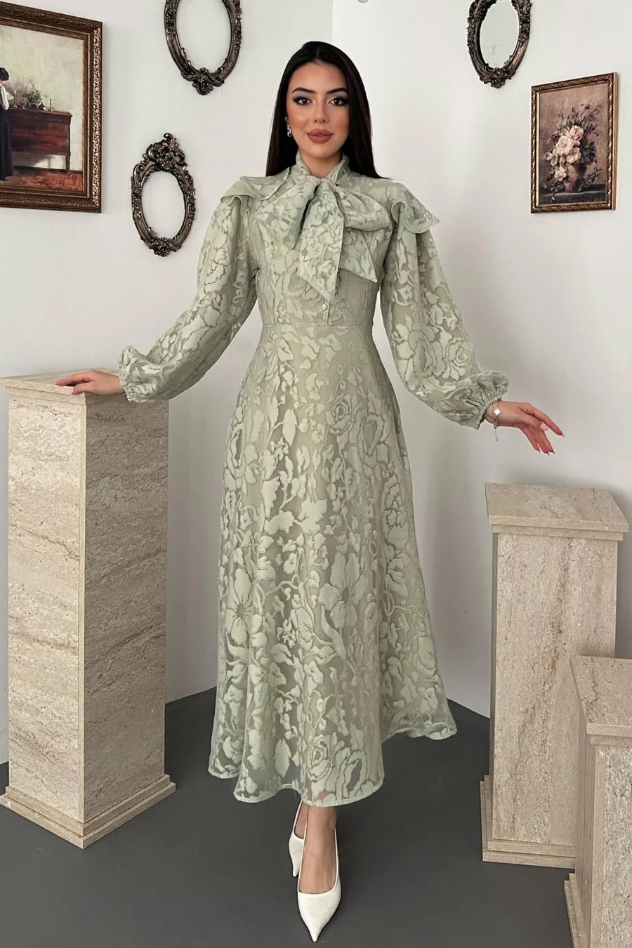 Yeşil Yakası Fular Detaylı Elbise - Yeşil